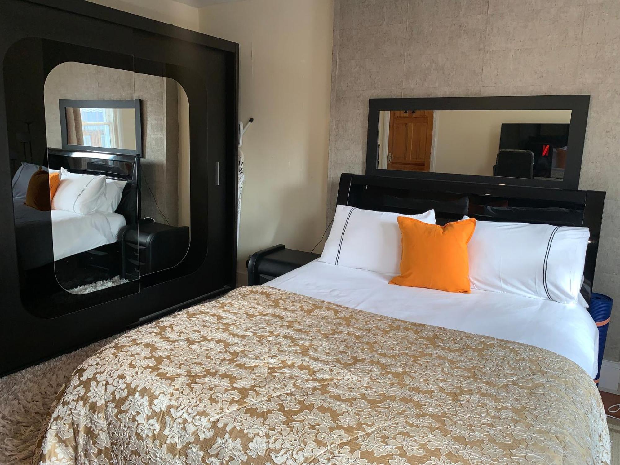Superbly Furnished In * Лондон
