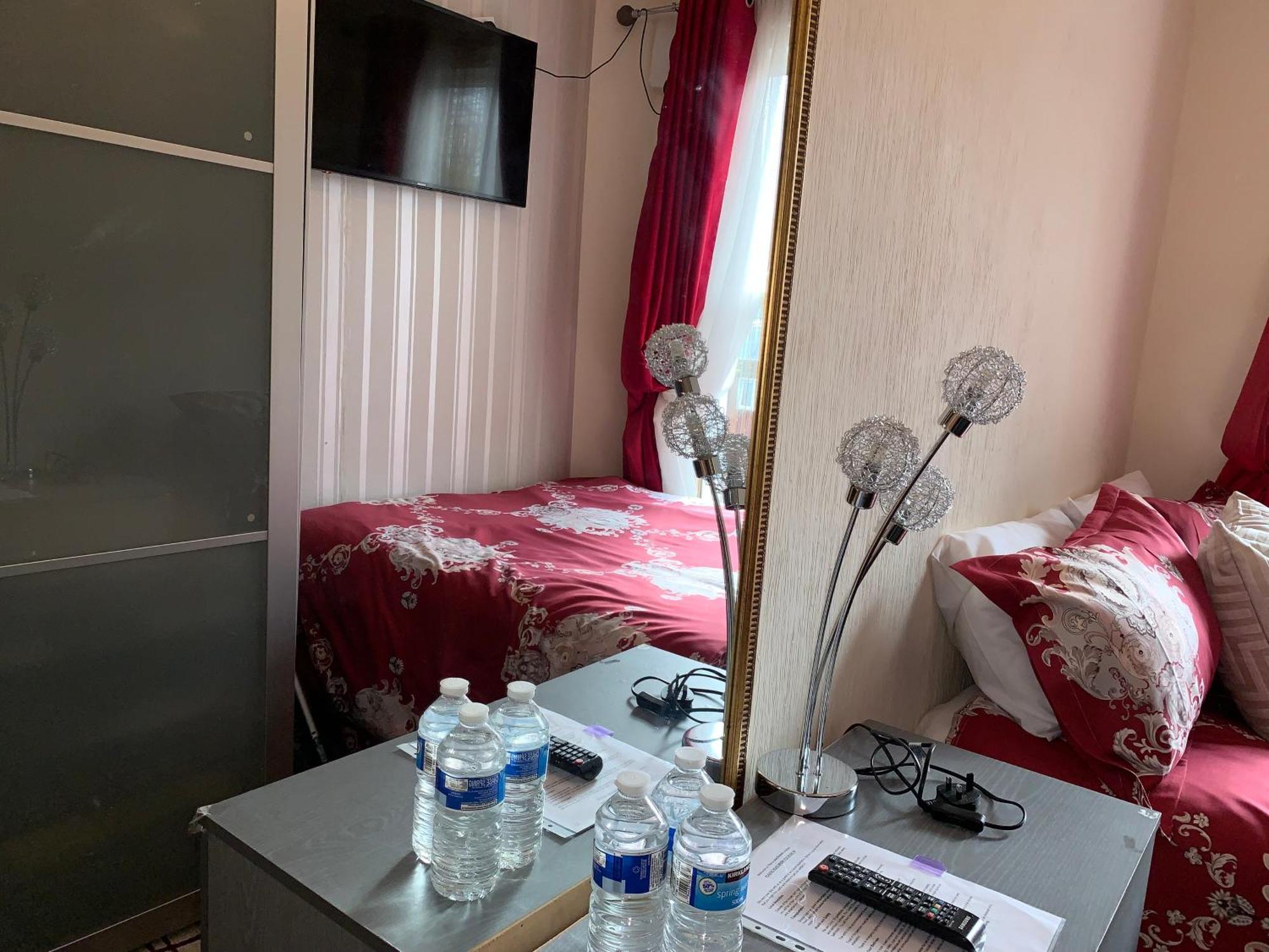 Superbly Furnished In Проживание в семье