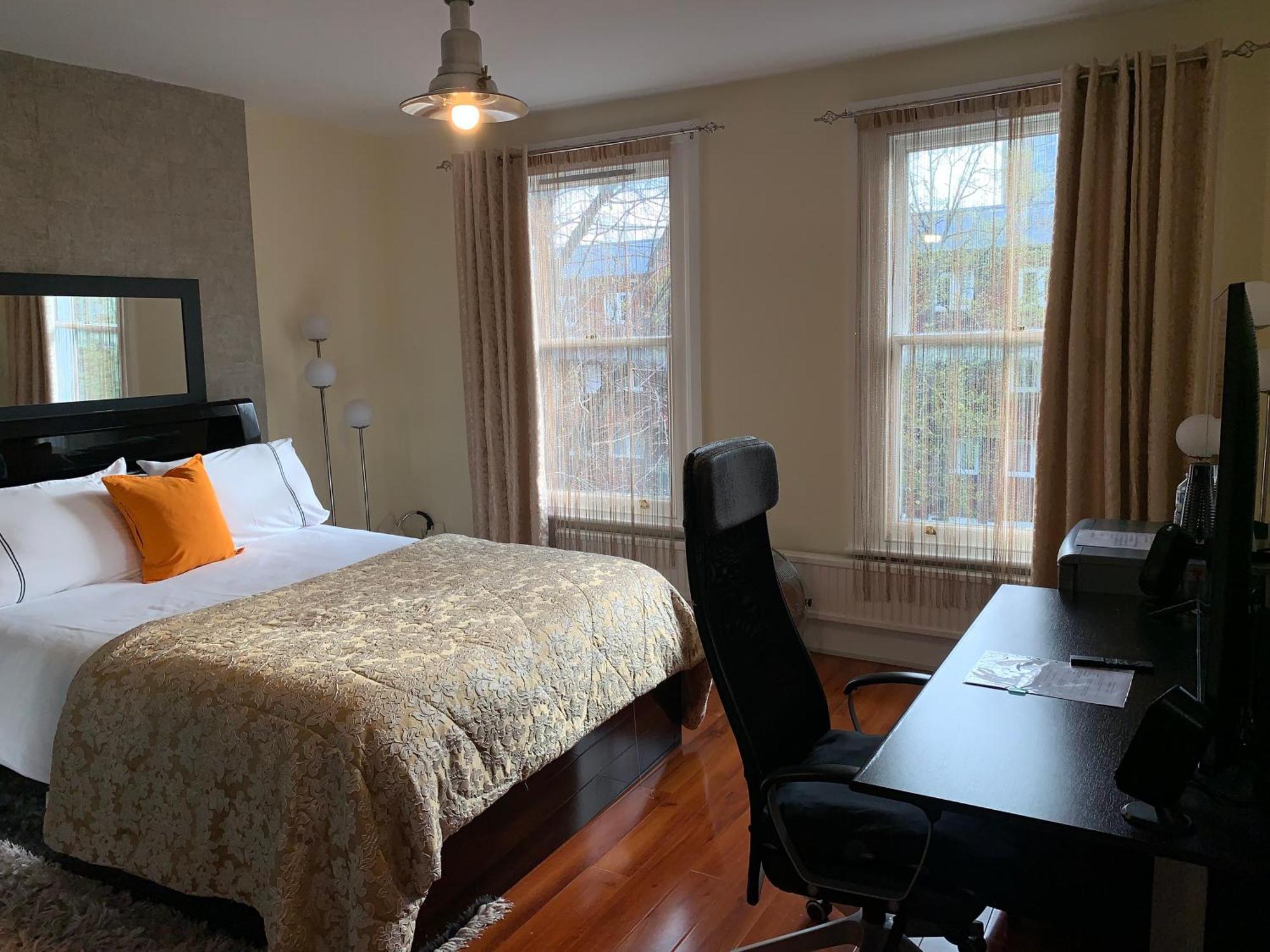 Superbly Furnished In Проживание в семье